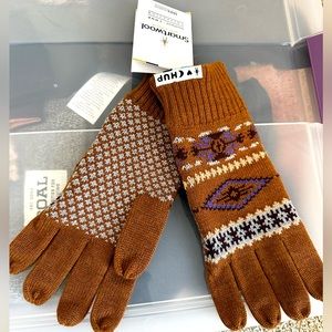 New with tags Womens Smartwool Gloves